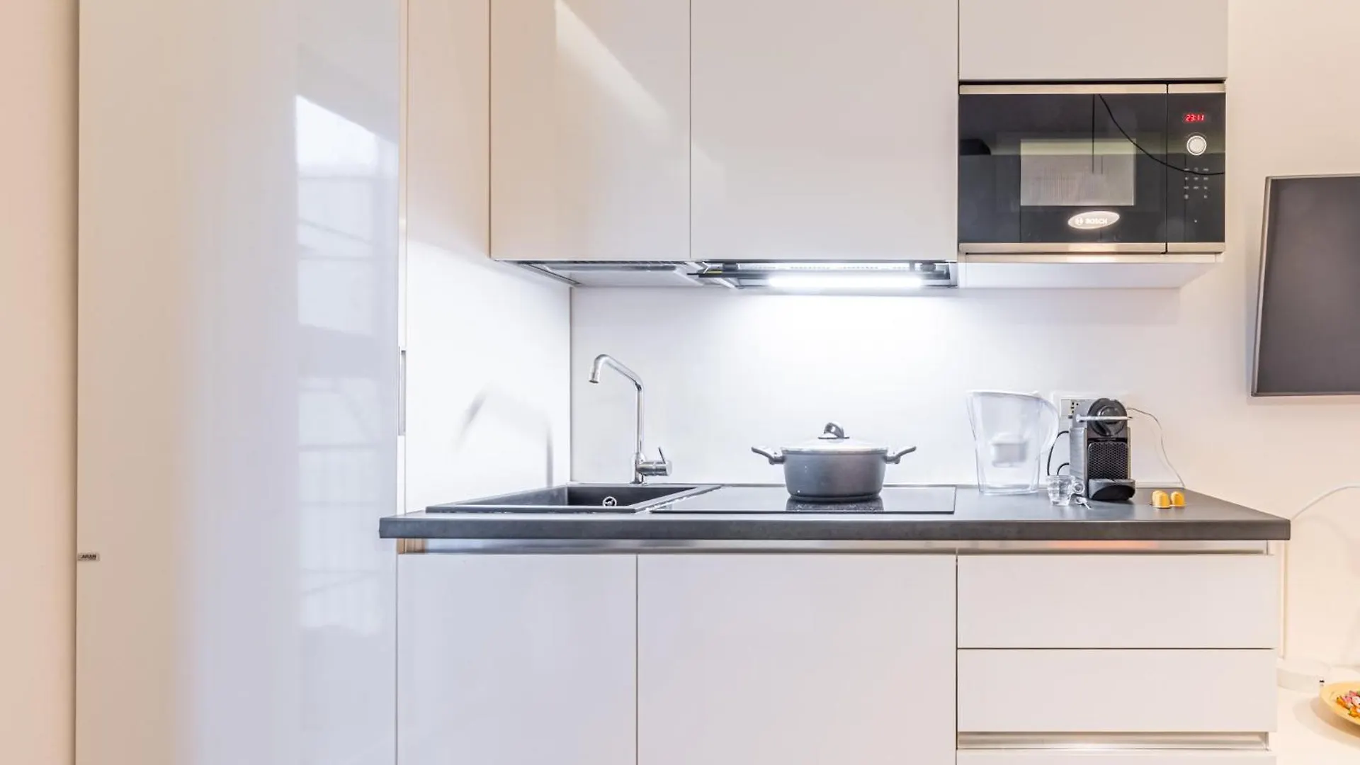 Cenisio Modern And Bright Urban Retreat Apartment Milan 0*,