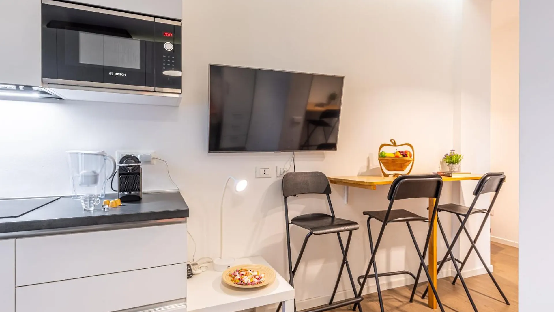 Cenisio Modern And Bright Urban Retreat Apartment Milan Italy