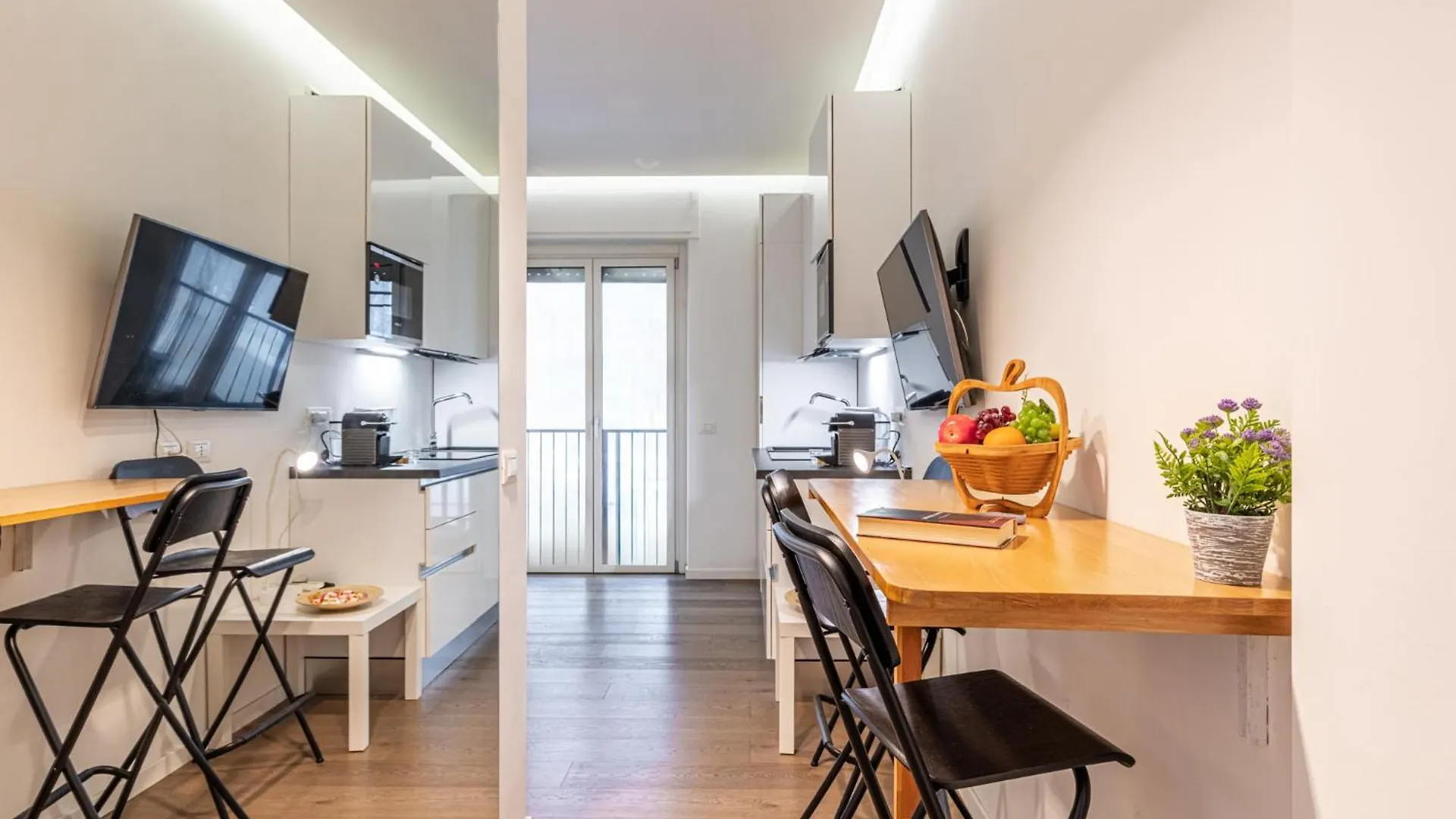 Cenisio Modern And Bright Urban Retreat Apartment Milan